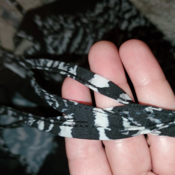 FABLETICS Dash Black White Sandstorm  || Small || GUC - Picture 6 of 15